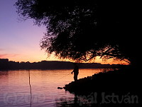 Fishing on Danube at sunset - www.tothpal.eu